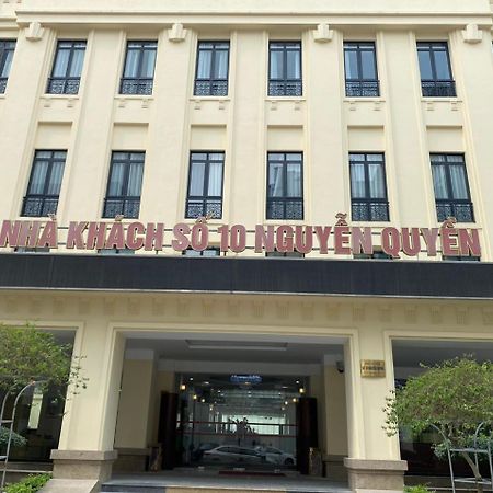 NguyẽN QuyèN Hotel ハノイ市 エクステリア 写真