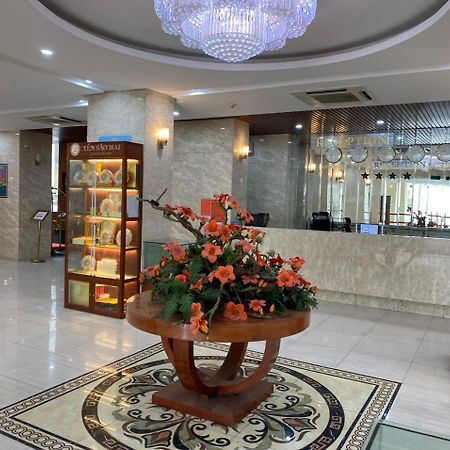 NguyẽN QuyèN Hotel ハノイ市 エクステリア 写真