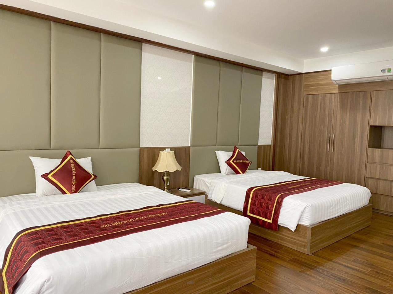 NguyẽN QuyèN Hotel ハノイ市 エクステリア 写真
