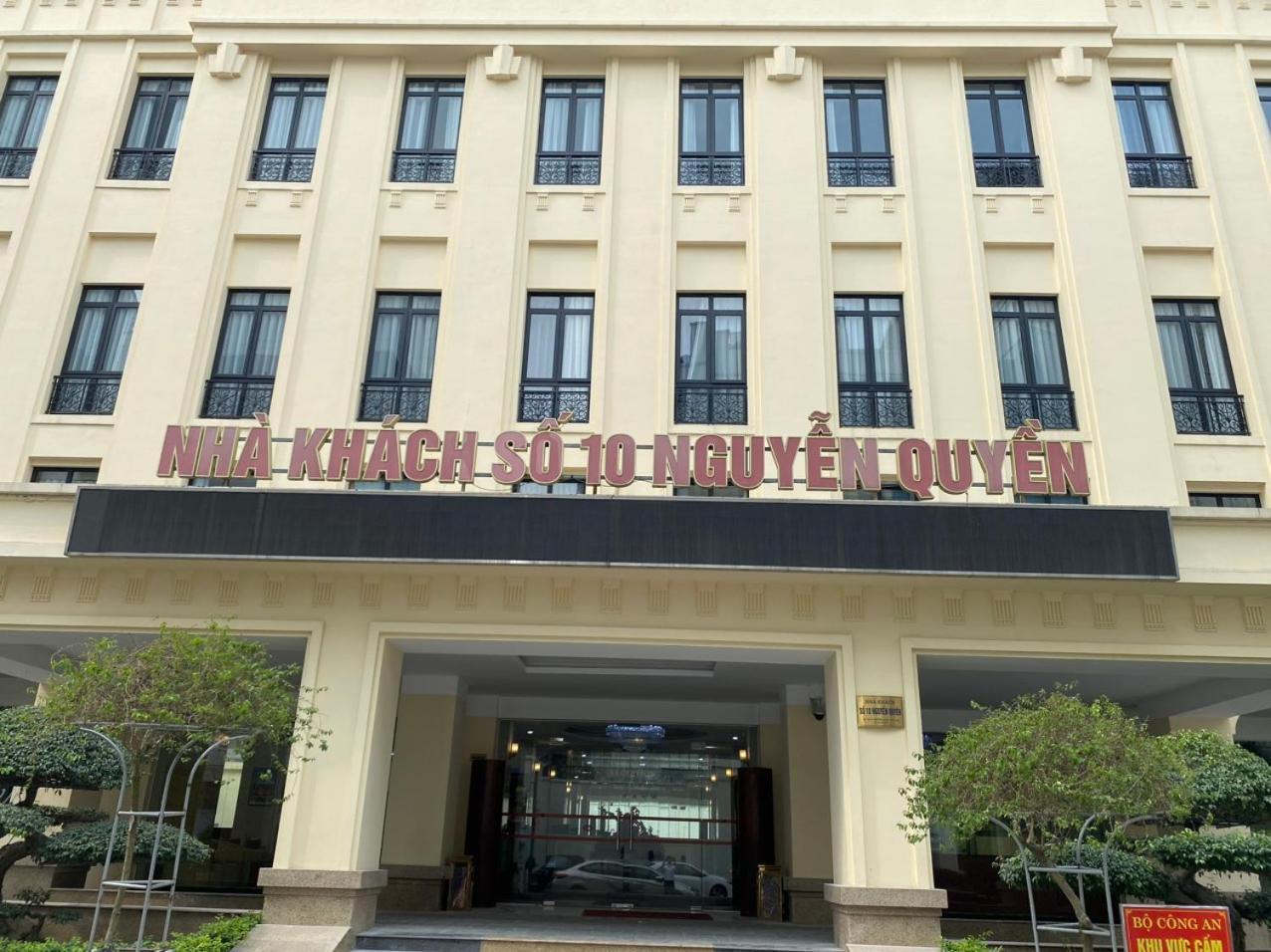 NguyẽN QuyèN Hotel ハノイ市 エクステリア 写真