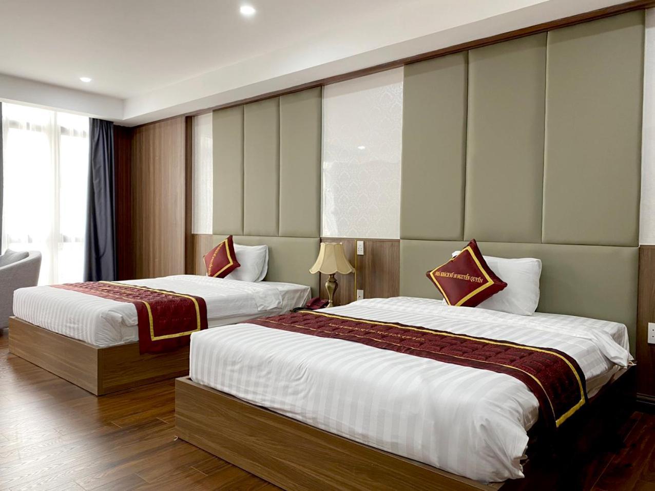 NguyẽN QuyèN Hotel ハノイ市 エクステリア 写真