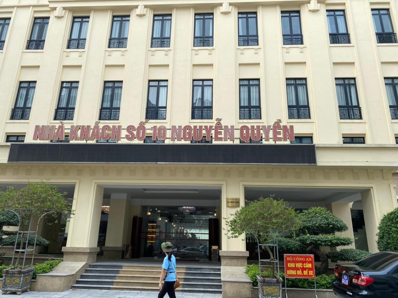 NguyẽN QuyèN Hotel ハノイ市 エクステリア 写真