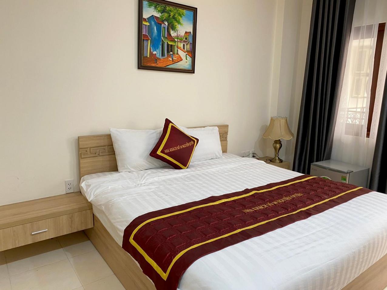 NguyẽN QuyèN Hotel ハノイ市 エクステリア 写真