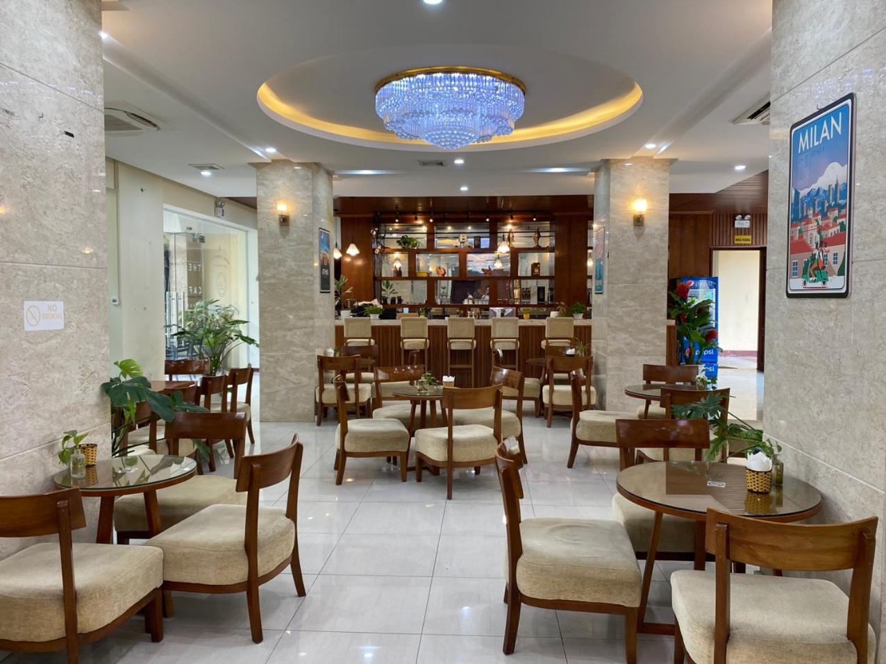 NguyẽN QuyèN Hotel ハノイ市 エクステリア 写真