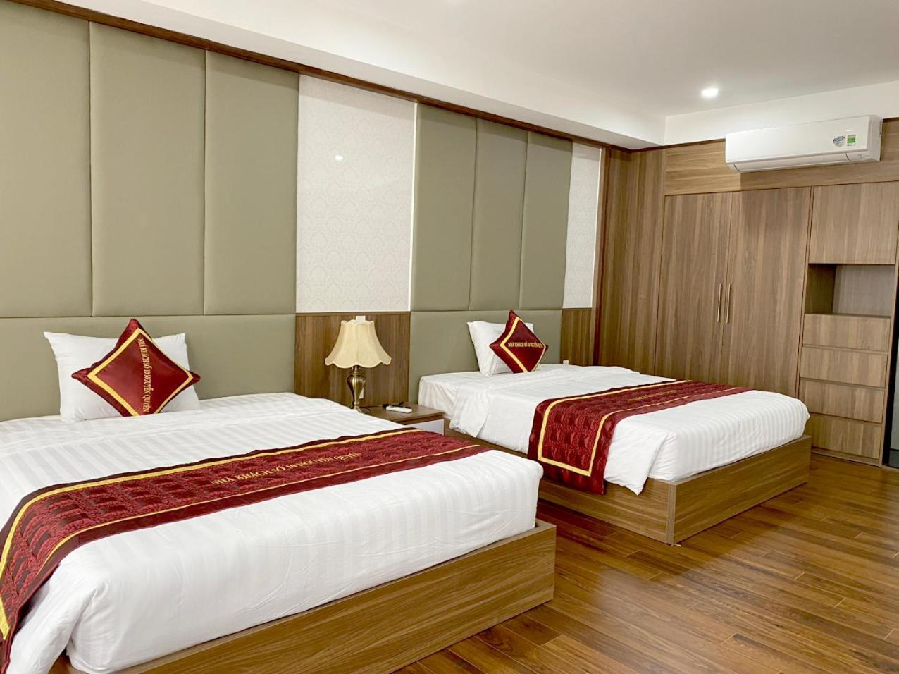 NguyẽN QuyèN Hotel ハノイ市 エクステリア 写真