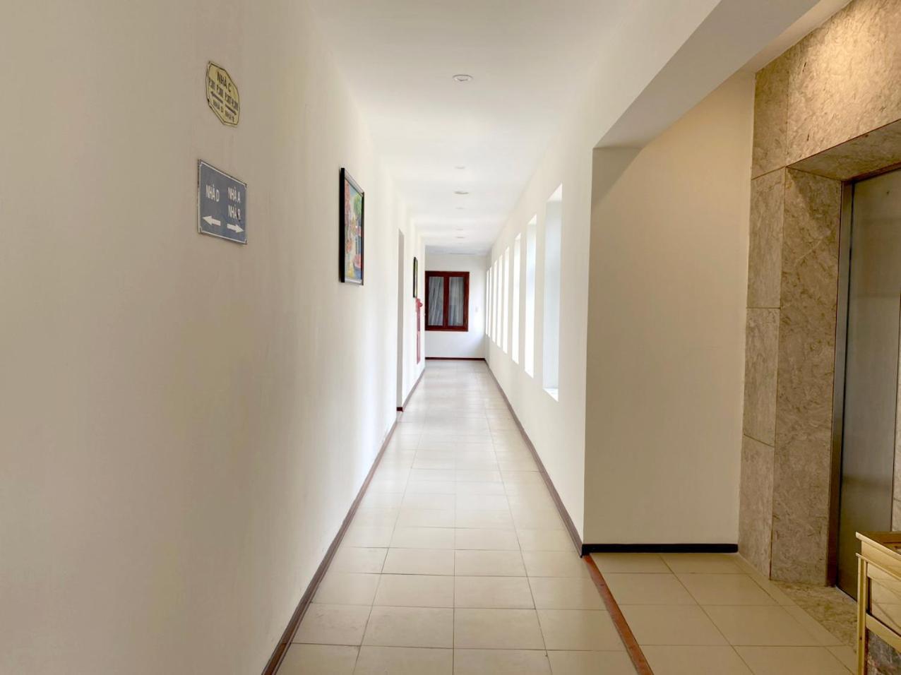 NguyẽN QuyèN Hotel ハノイ市 エクステリア 写真