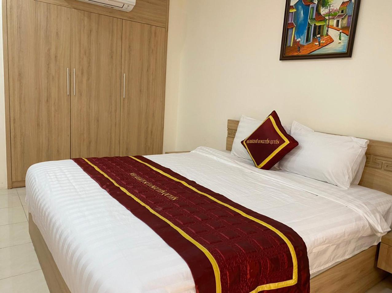 NguyẽN QuyèN Hotel ハノイ市 エクステリア 写真