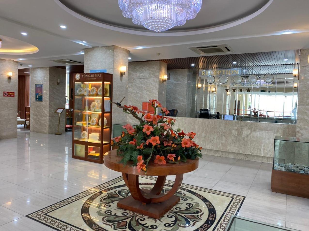 NguyẽN QuyèN Hotel ハノイ市 エクステリア 写真