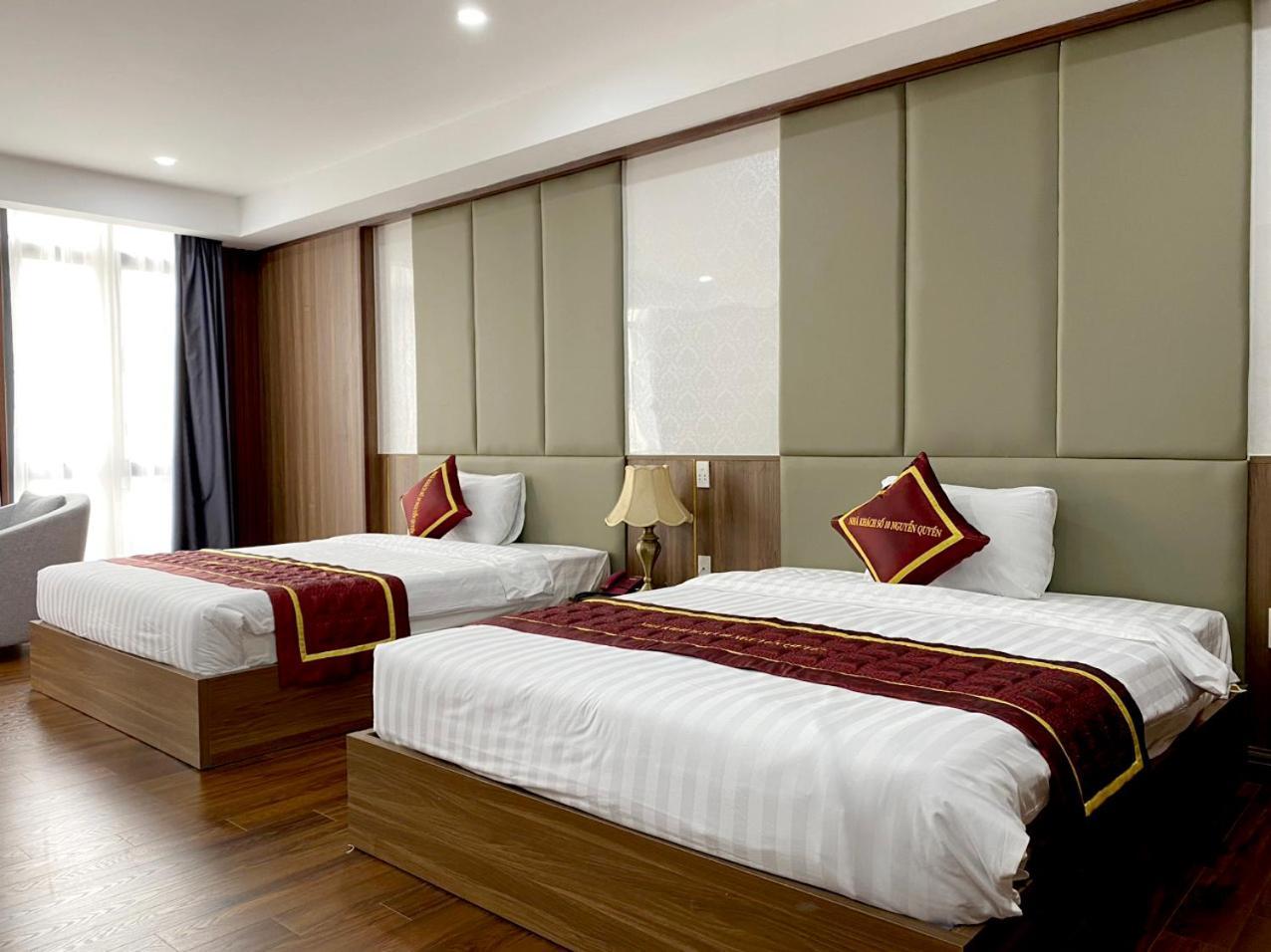 NguyẽN QuyèN Hotel ハノイ市 エクステリア 写真