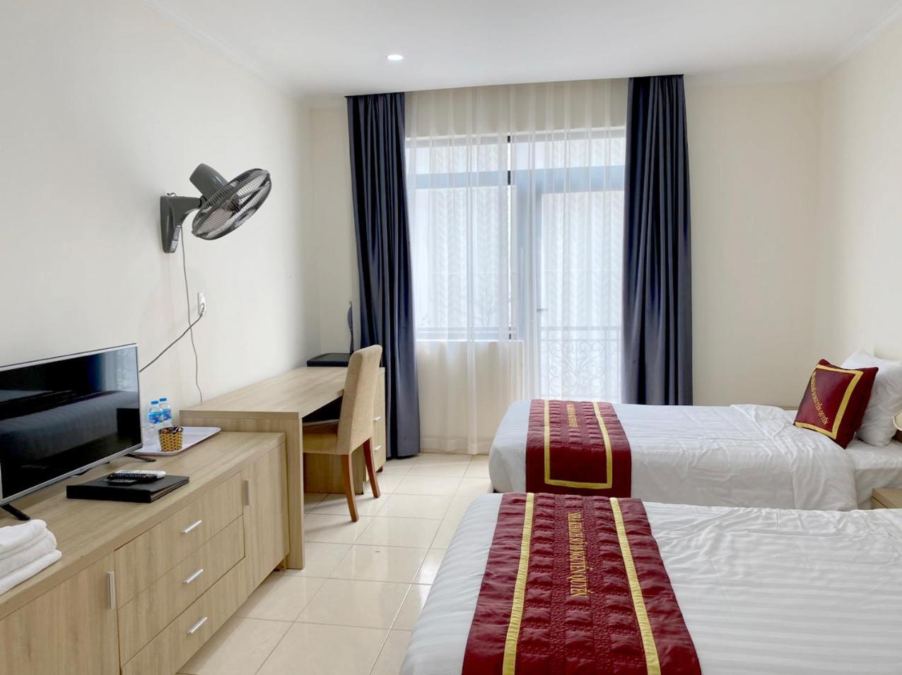NguyẽN QuyèN Hotel ハノイ市 エクステリア 写真