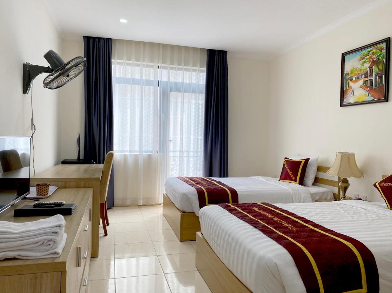 NguyẽN QuyèN Hotel ハノイ市 エクステリア 写真