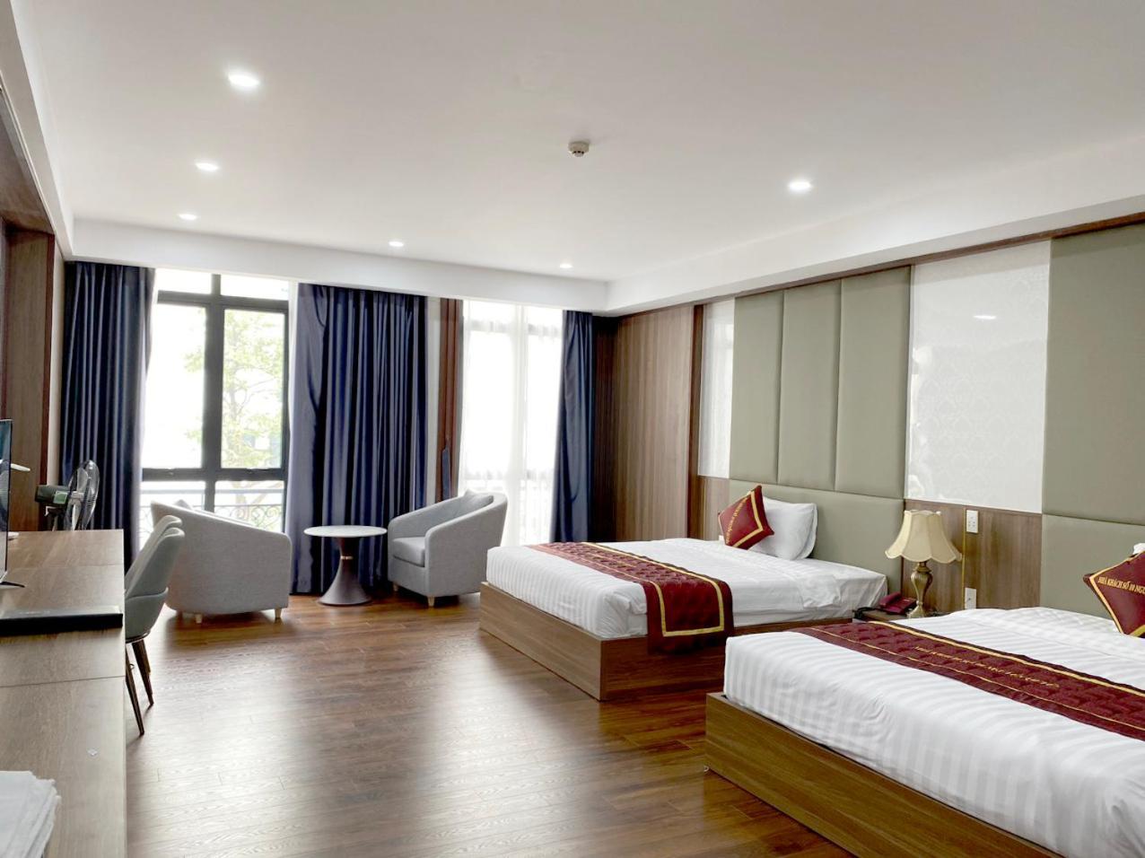 NguyẽN QuyèN Hotel ハノイ市 エクステリア 写真