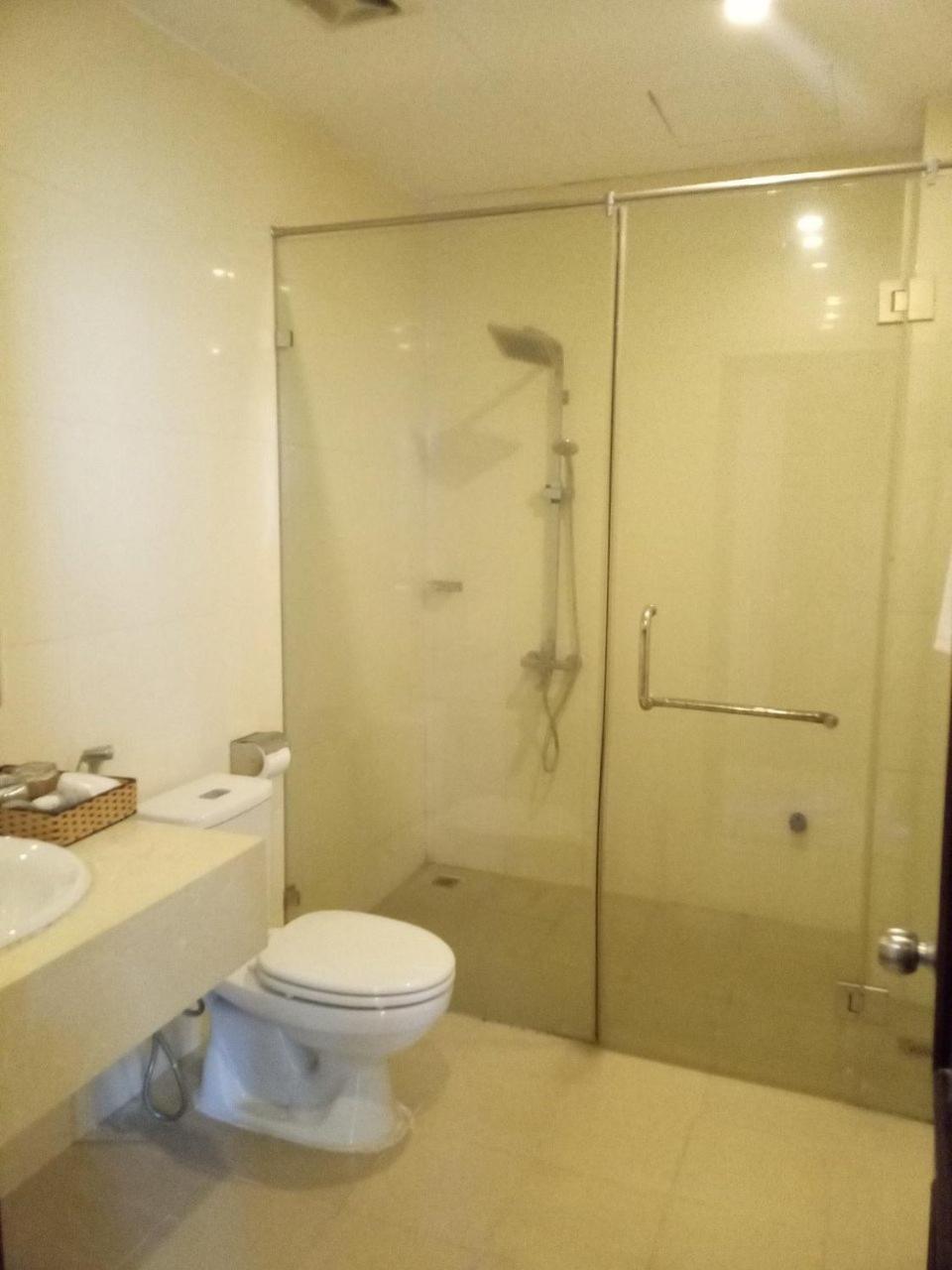 NguyẽN QuyèN Hotel ハノイ市 エクステリア 写真