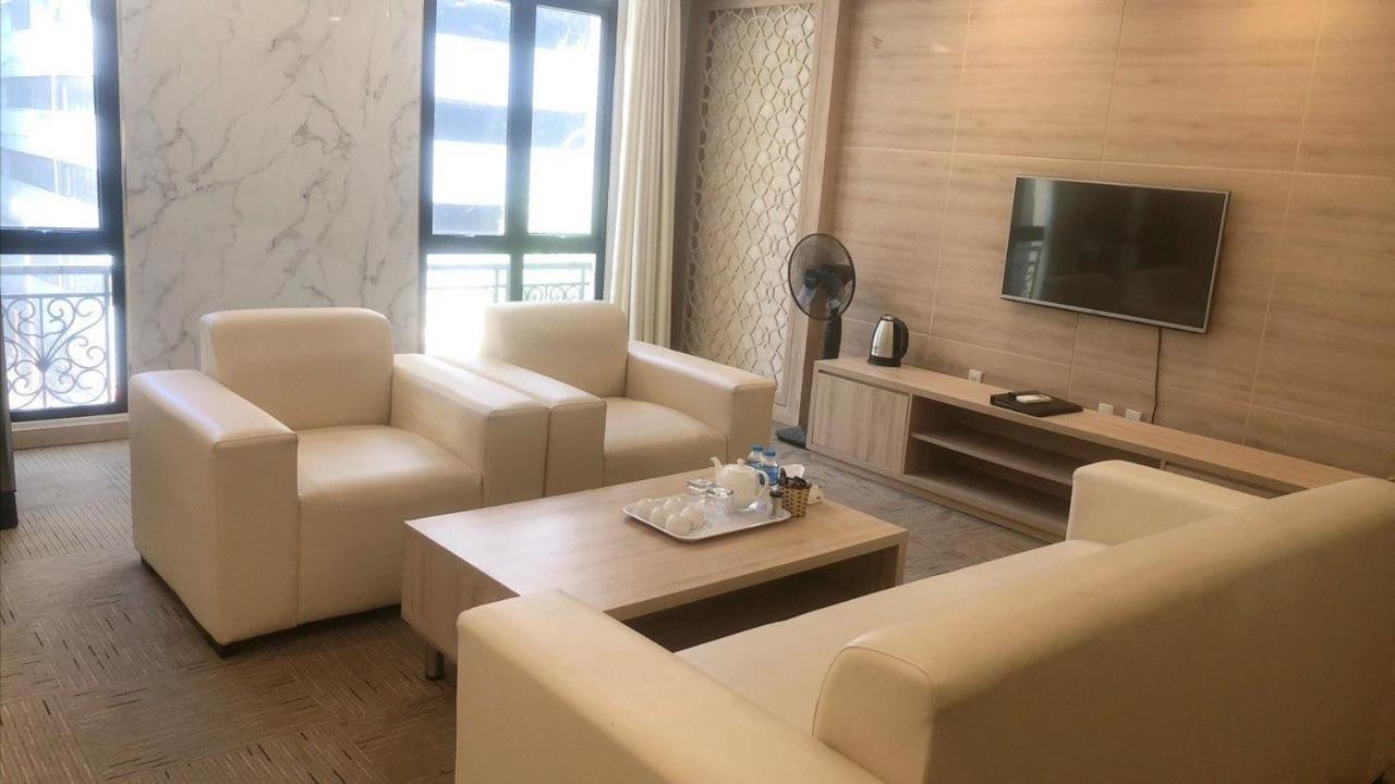 NguyẽN QuyèN Hotel ハノイ市 エクステリア 写真
